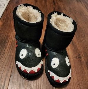 Monster snow boots